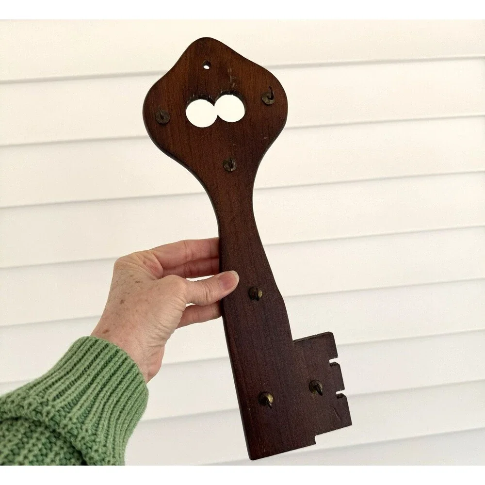 Vtg Wooden Key Rack Holder 6 Hooks Rustic Kitsch Cottagecore Grannycore MCM